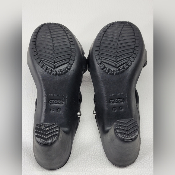 Crocs Cyprus IV  Black Heels Sandals Women's Size 6 shoes may  be slightly dirty - Picture 6 of 8